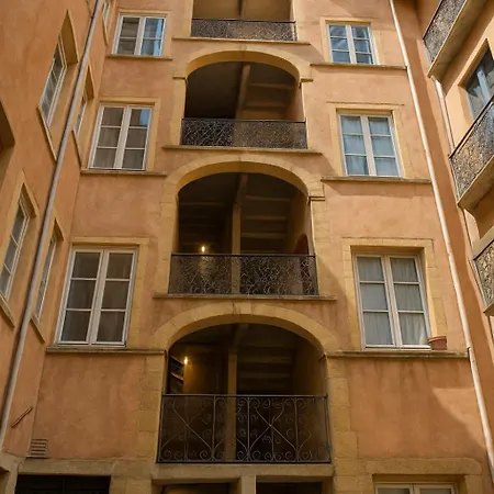 L Etoile Du Vieux-Lyon Ac Netflix Apartment
